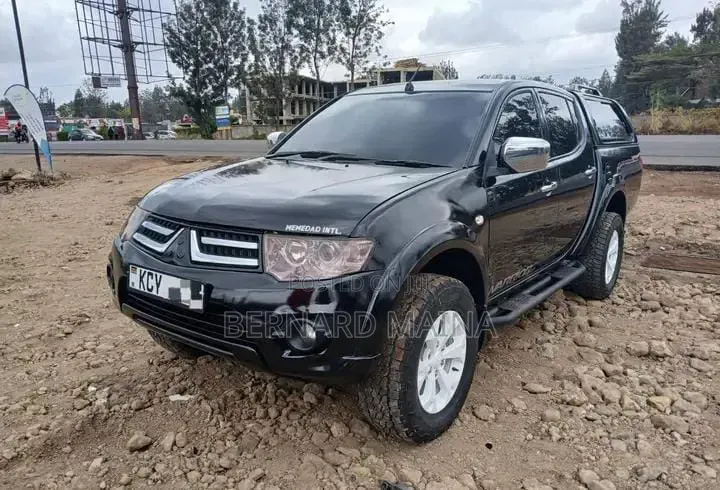 Mitsubishi L200 Double Cab 2.5 180hp 4WD 2013 Black