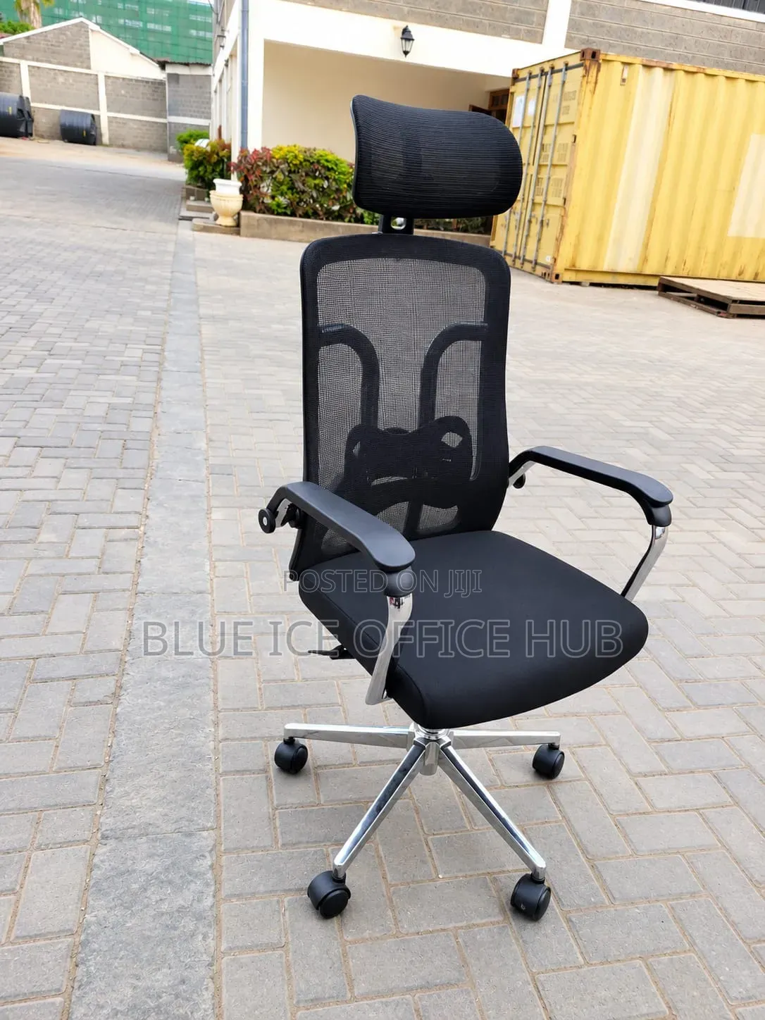 Black Mesh Office Chair With Headrest – Ergonomic Chair.
