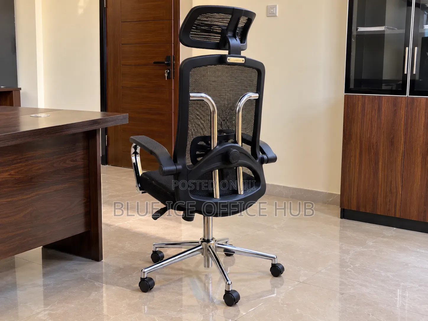 Black Mesh Office Chair With Headrest – Ergonomic Chair.