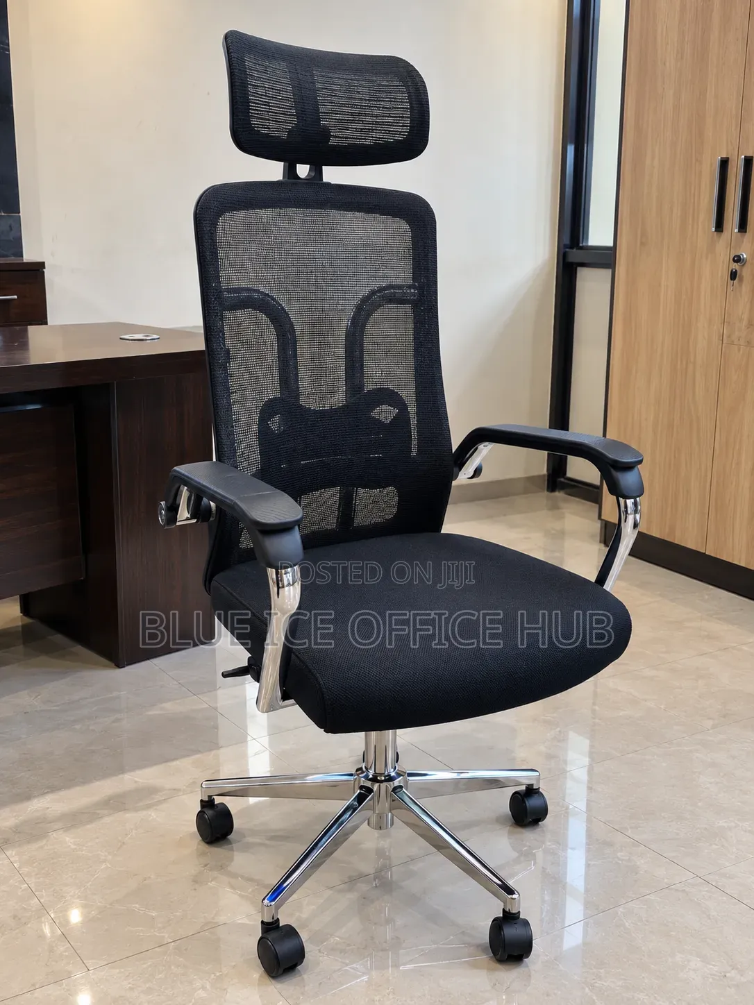 Black Mesh Office Chair With Headrest – Ergonomic Chair.