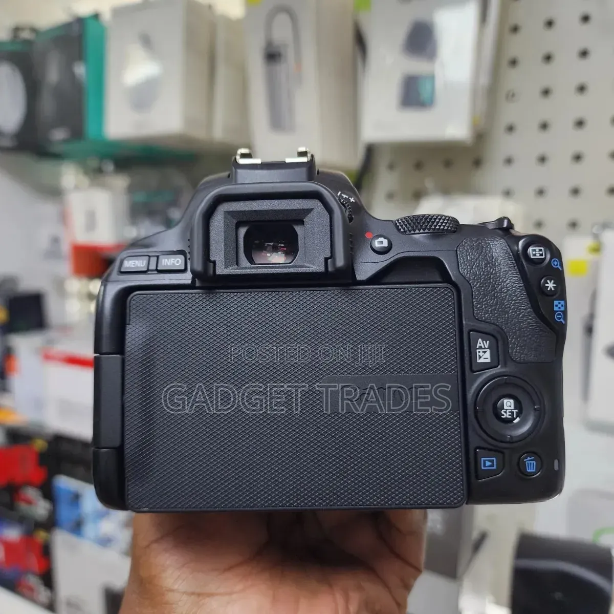 Canon Eos 250D (Slightly Used)