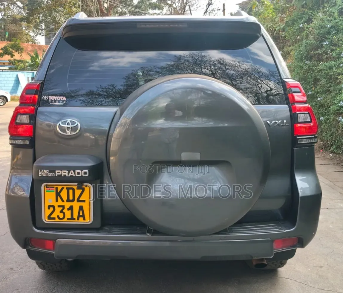 Toyota Land Cruiser Prado 2021 Gray