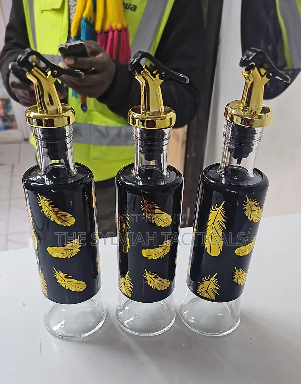 *Oil and Vinegar Glass Dispenser Vinegar