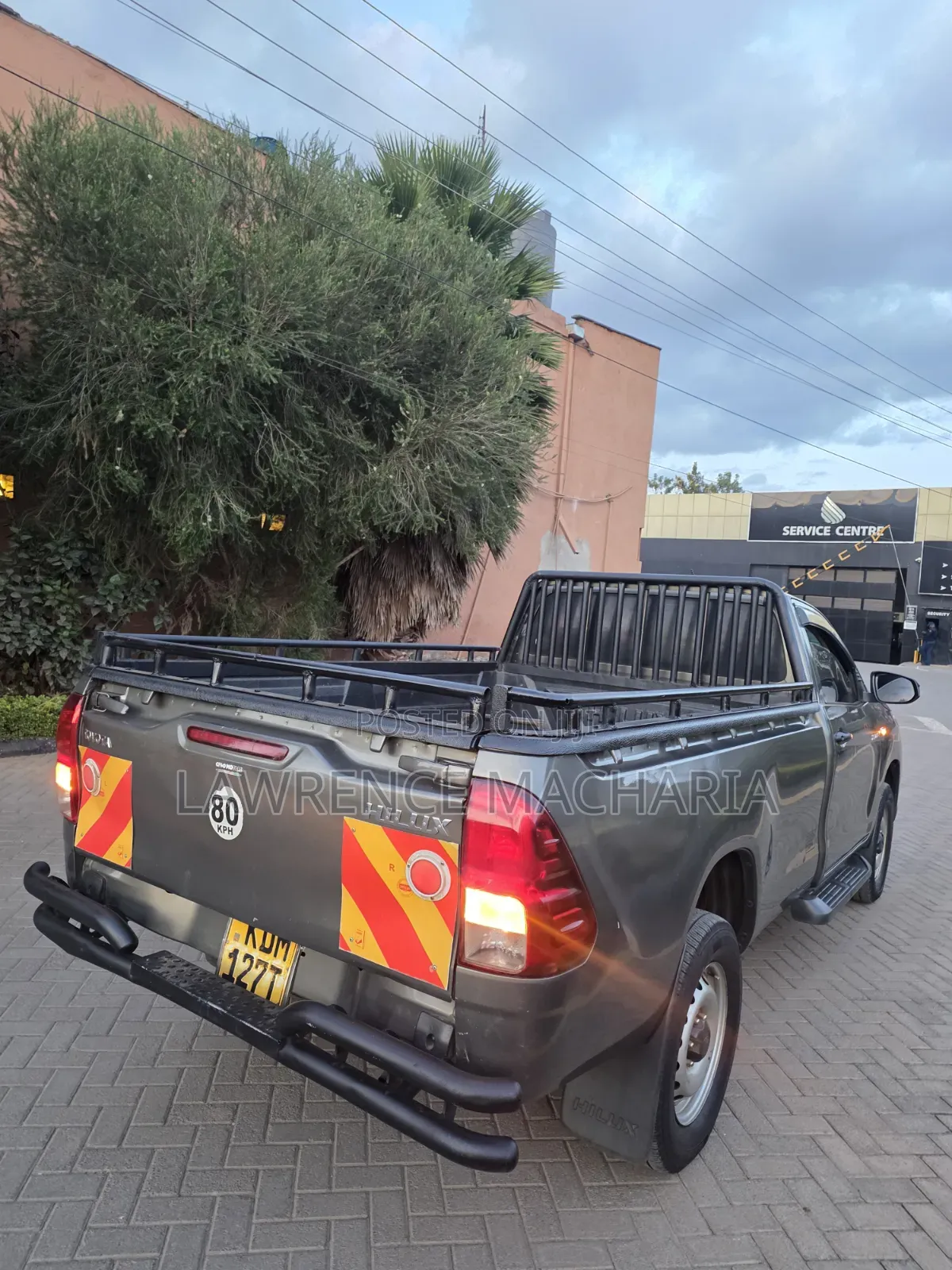 Toyota Hilux 2023 Brown