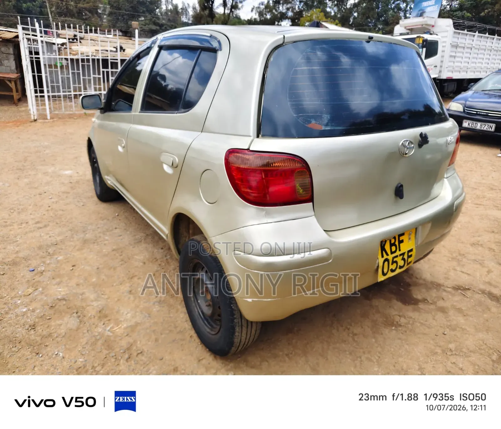 Toyota Vitz 1.3 FWD 5dr 2003 Gold