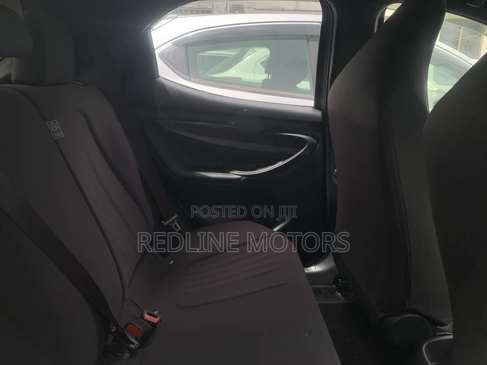 Toyota Yaris L Hatchback 5dr 2018 Ivory