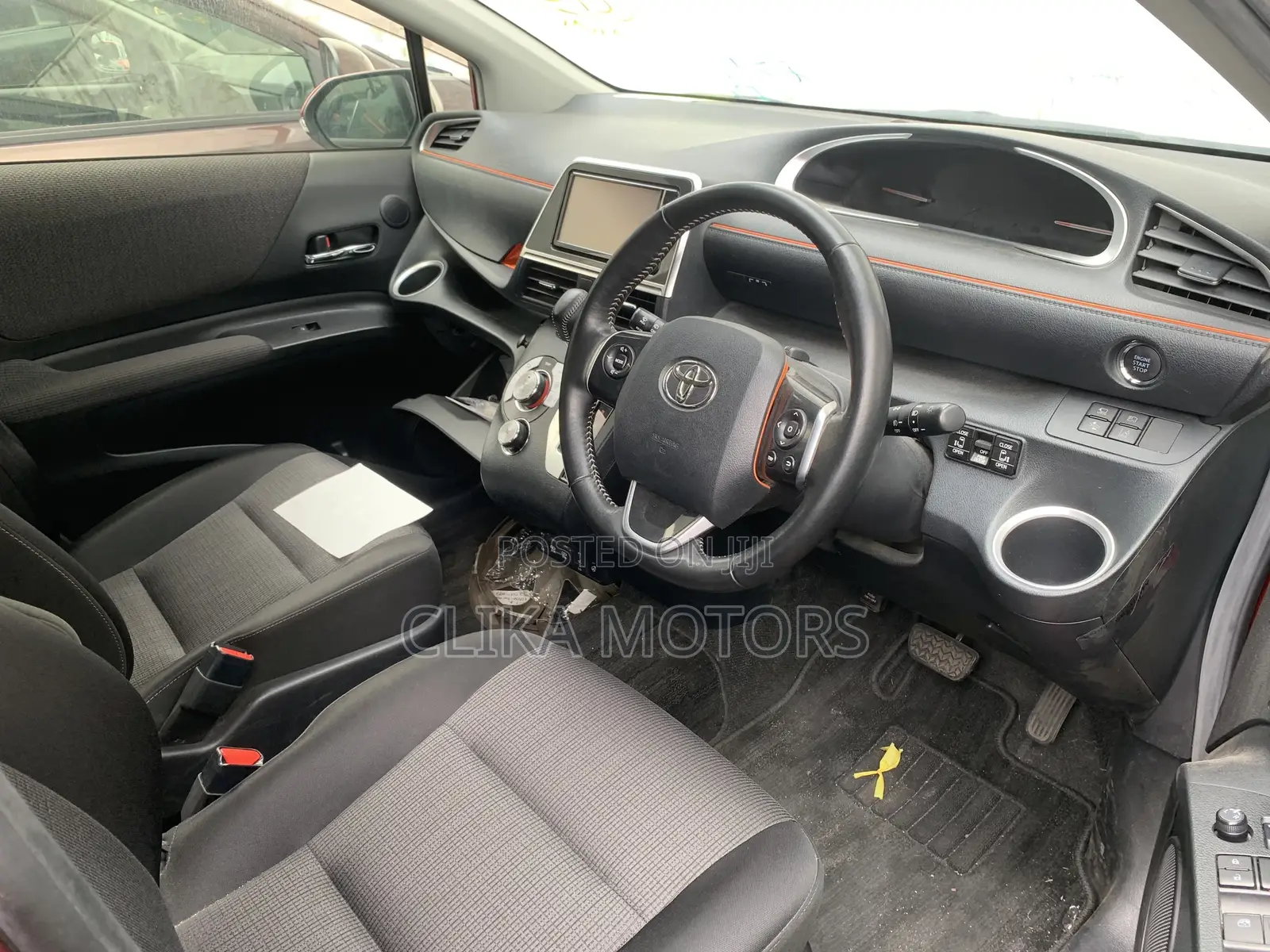 Toyota Sienta 1.5 FWD 2018 Red