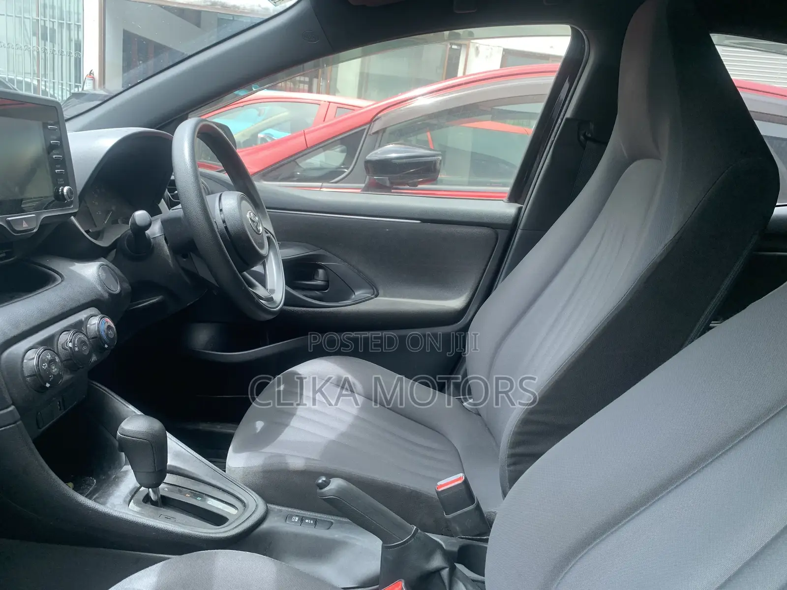 Toyota Yaris L Hatchback 5dr 2018 Purple