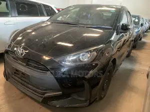 Toyota Yaris L Hatchback 5dr 2018 Black