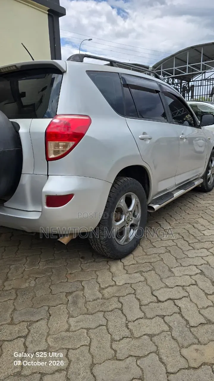 Toyota RAV4 2.5 2010 Silver