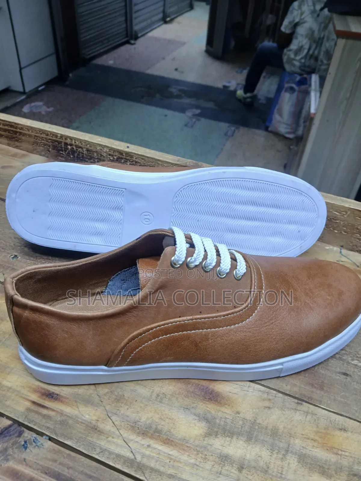 Brown Sneakers With Leces Available