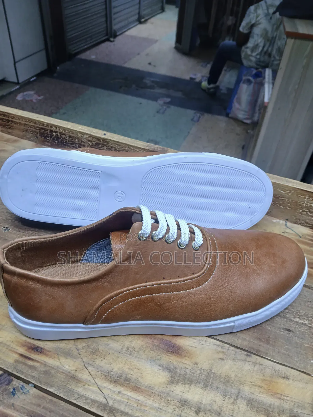 Brown Sneakers With Leces Available