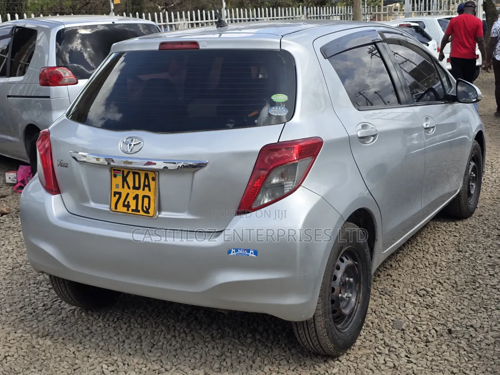 Toyota Vitz 1.0 FWD 5dr 2013 Silver