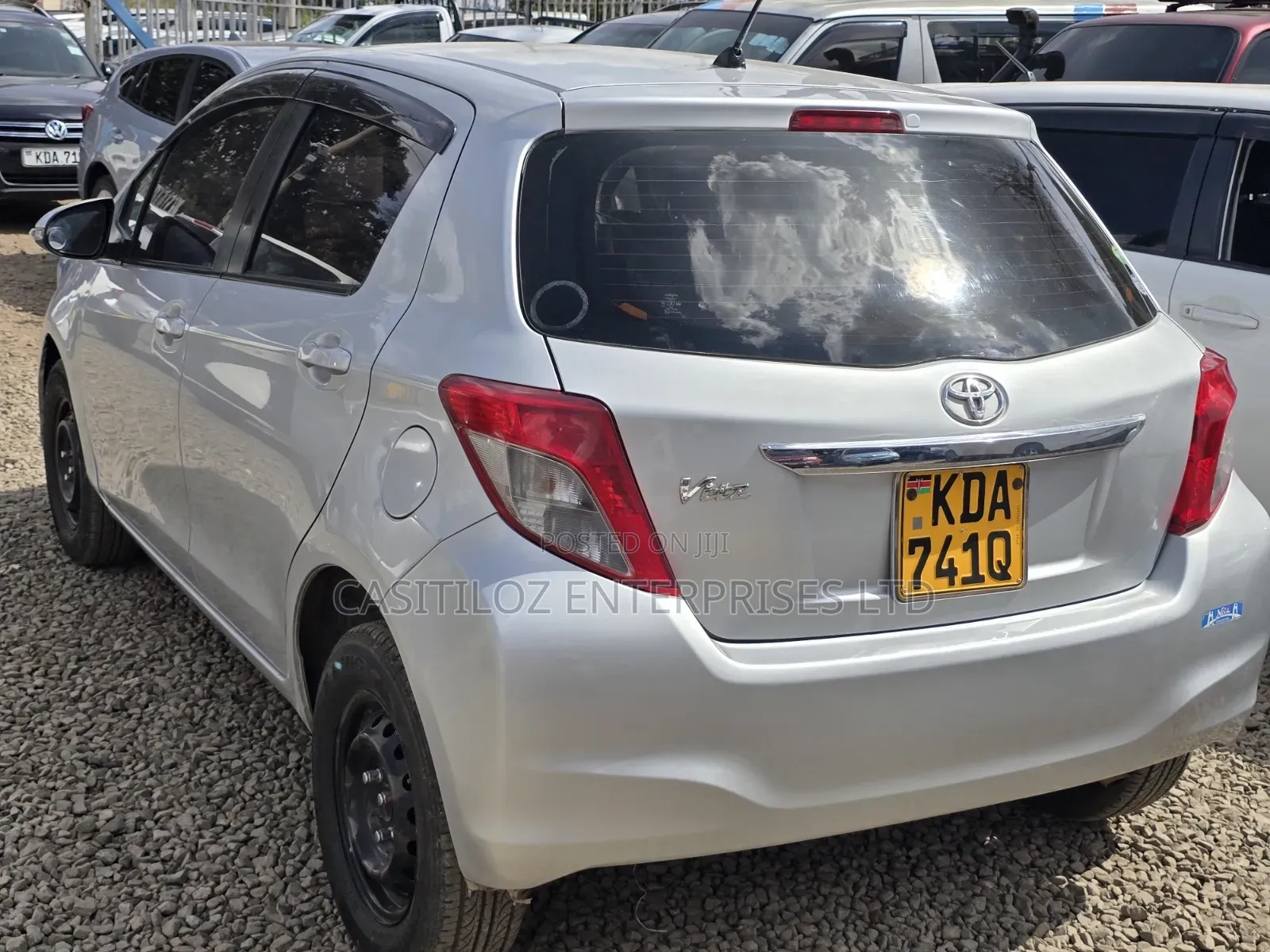 Toyota Vitz 1.0 FWD 5dr 2013 Silver