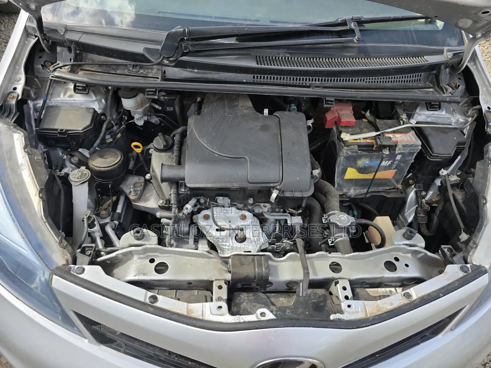 Toyota Vitz 1.0 FWD 5dr 2013 Silver