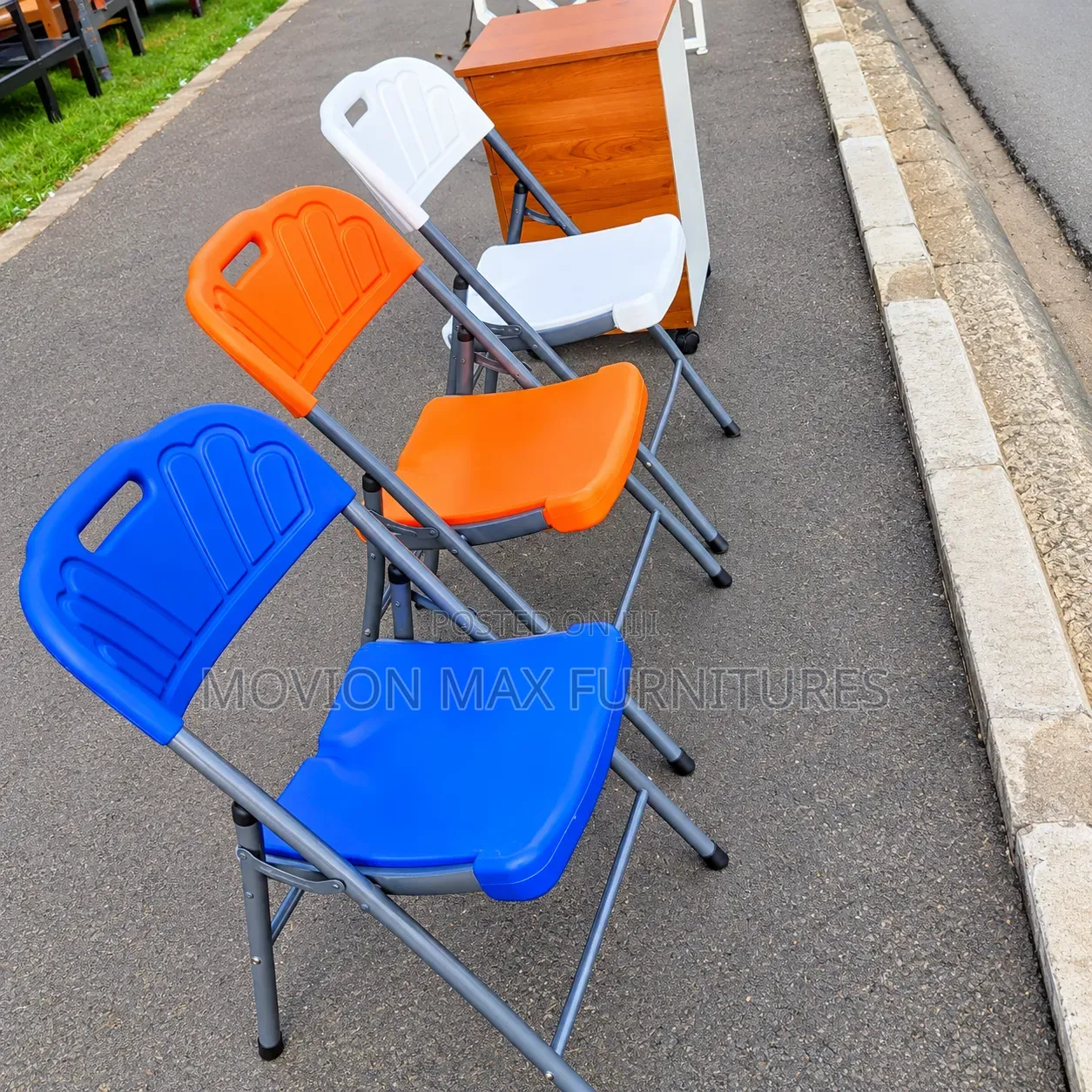 Heavy-Duty Folding Plastic Chairs – Colorful Portable Event Seating