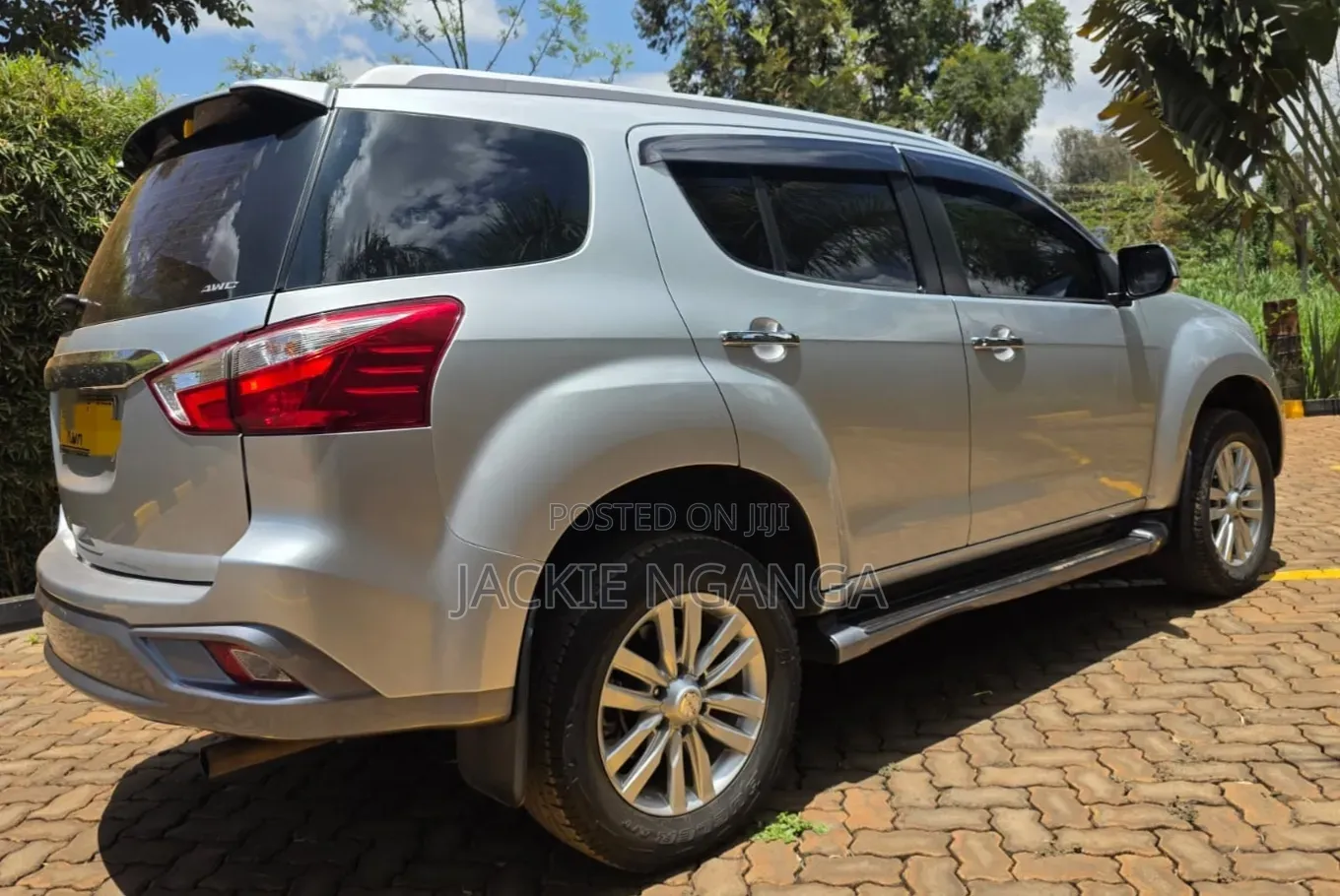 Isuzu MU-X 2021 Silver