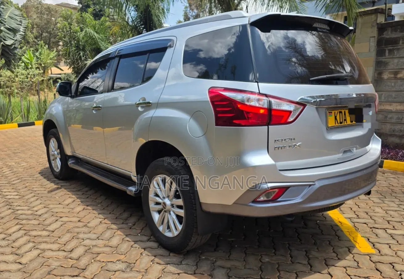 Isuzu MU-X 2021 Silver