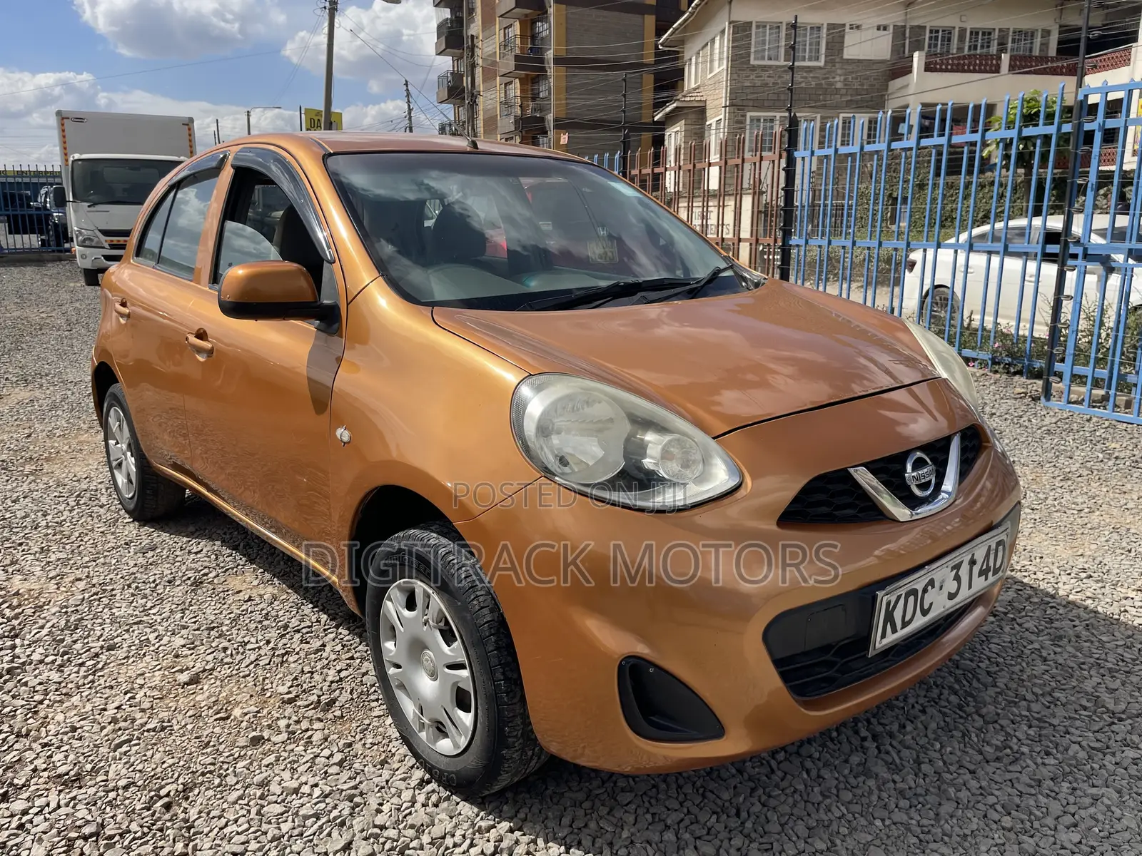 Nissan March 1.2 FWD 2014 Orange