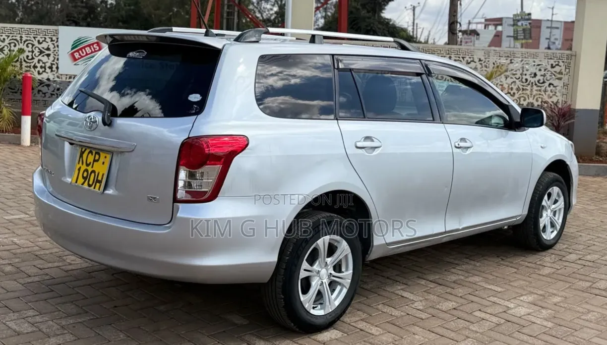 Toyota Corolla Fielder 1.5 Petrol FWD 2010 Silver