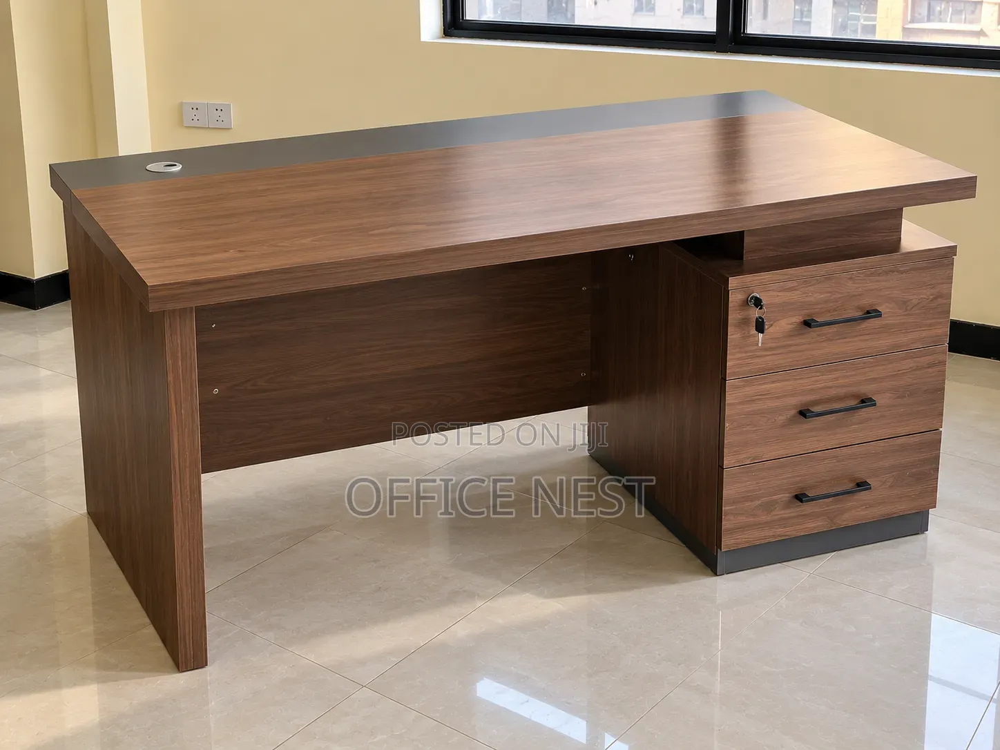 Executive Office Desk With 3 Lockable Drawers.