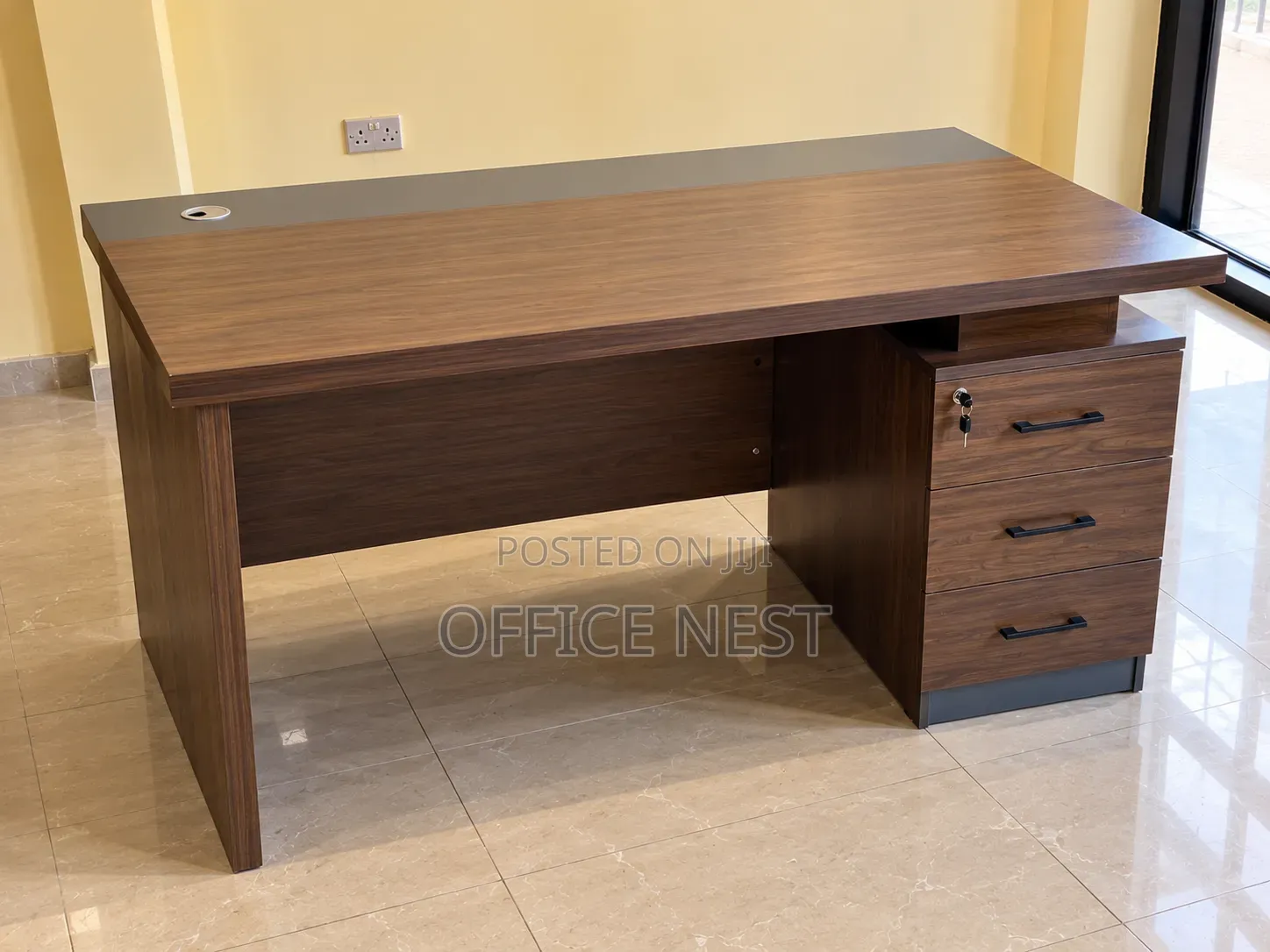 Executive Office Desk With 3 Lockable Drawers.