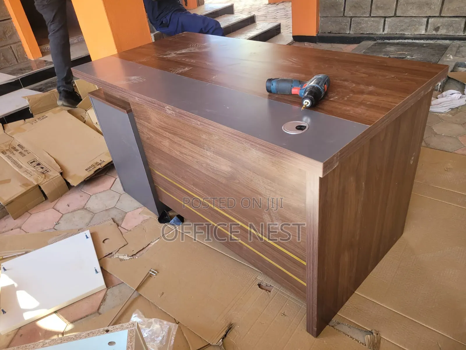Executive Office Desk With 3 Lockable Drawers.