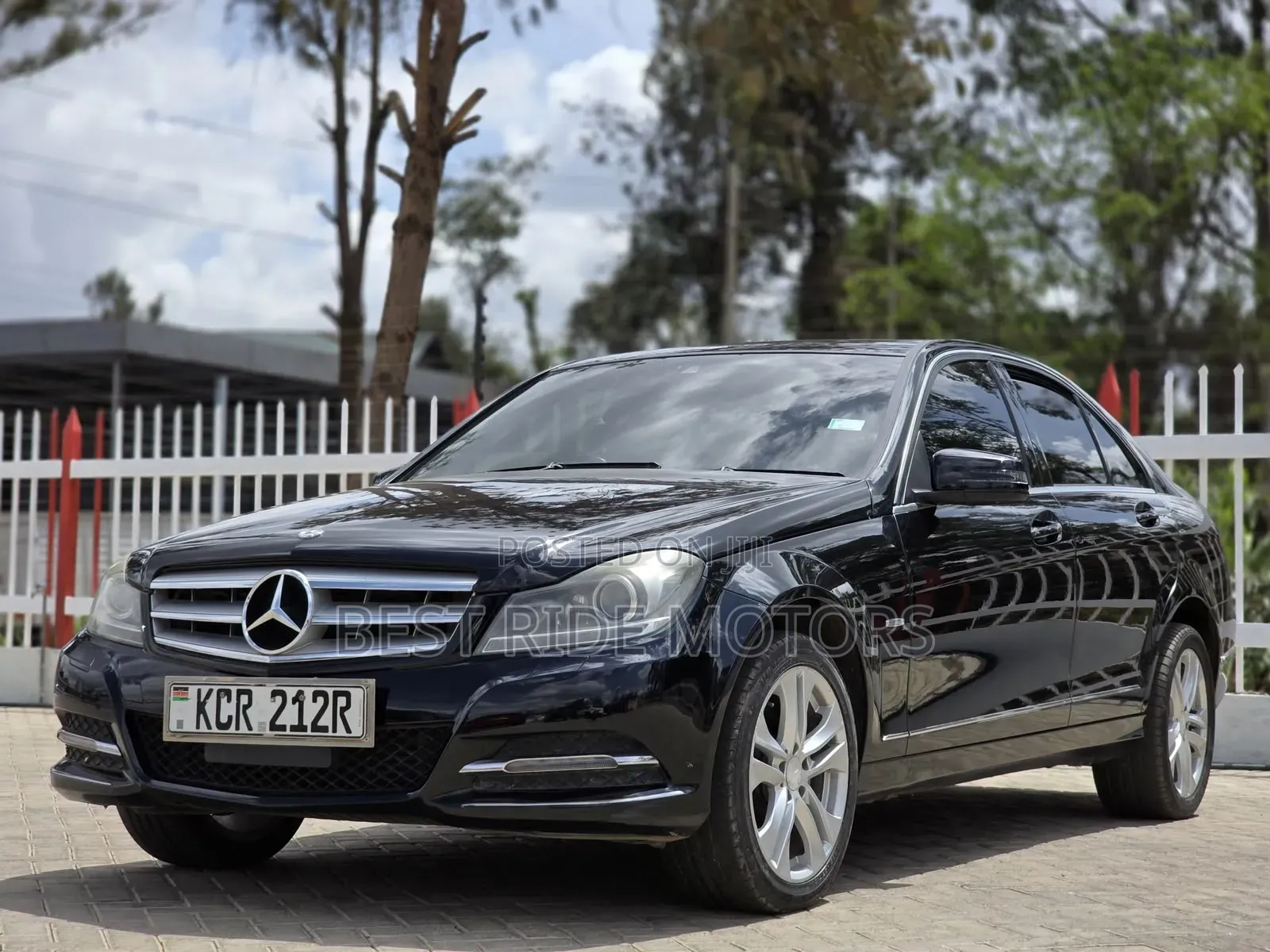 Mercedes-Benz C200 2011 Black