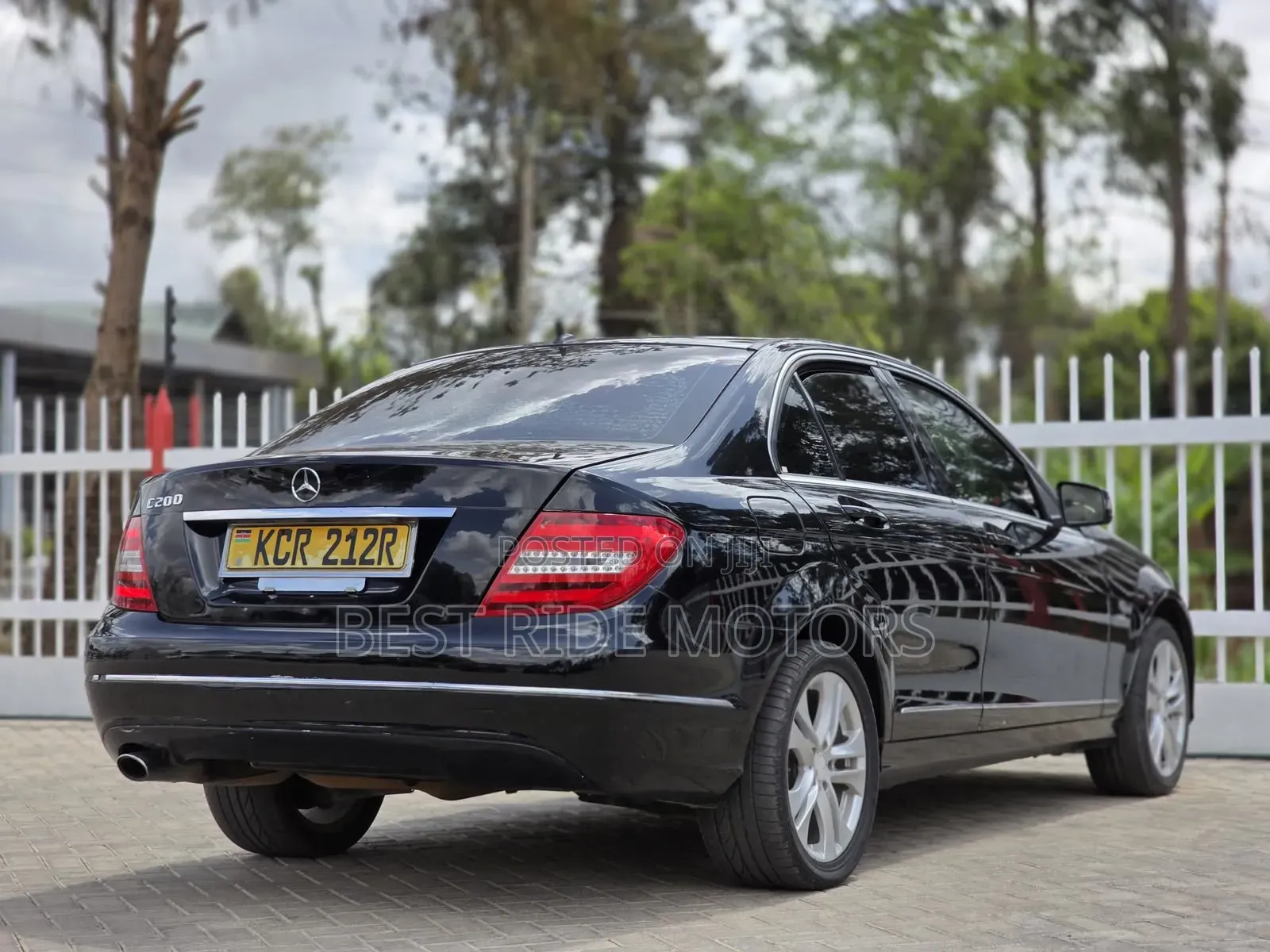 Mercedes-Benz C200 2011 Black