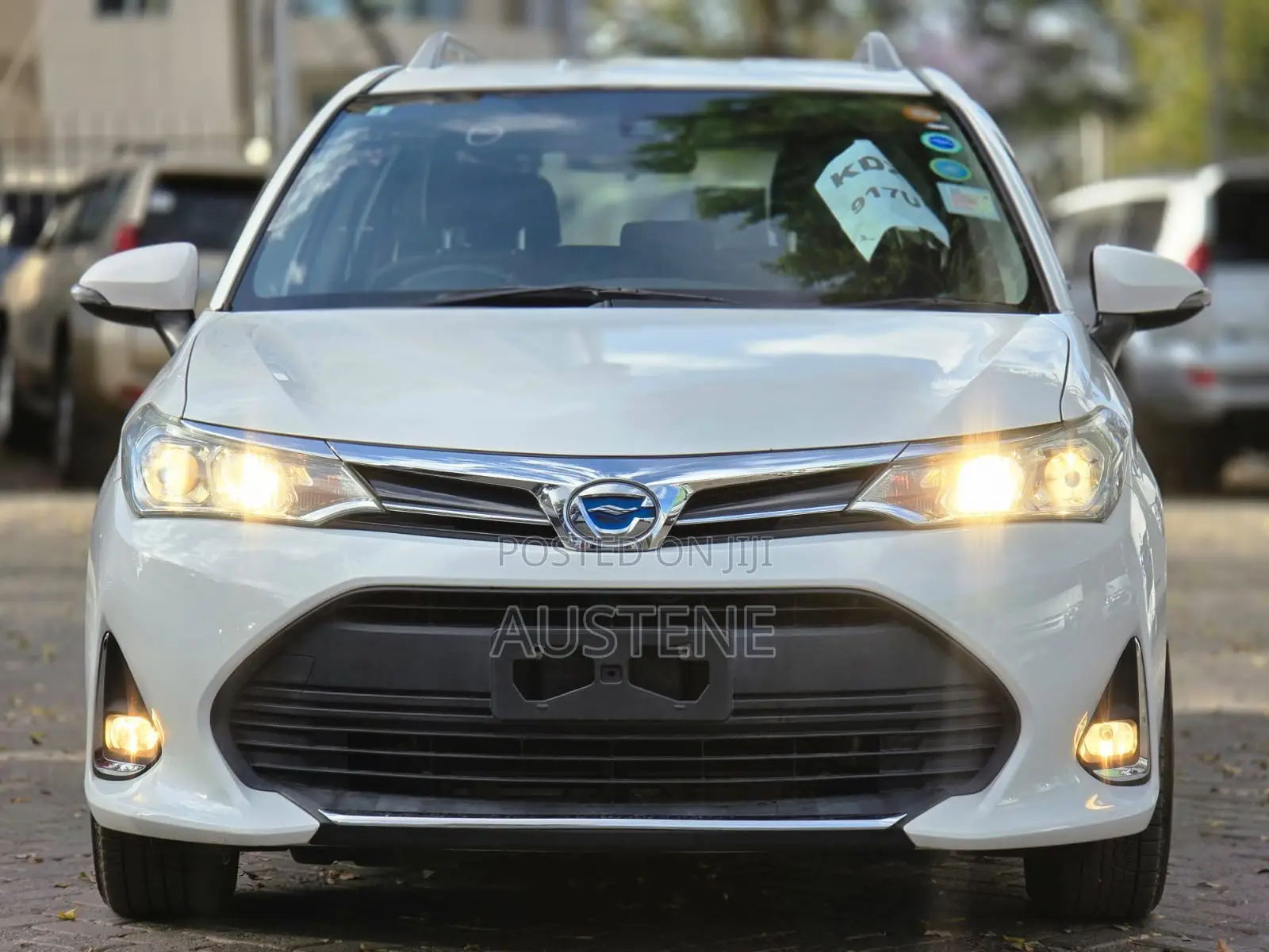 Toyota Corolla Fielder 1.5 Hybrid FWD 2019 White