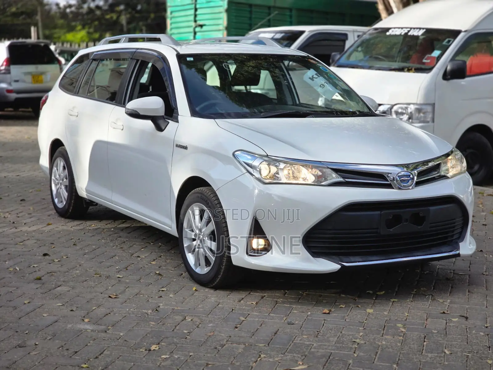 Toyota Corolla Fielder 1.5 Hybrid FWD 2019 White
