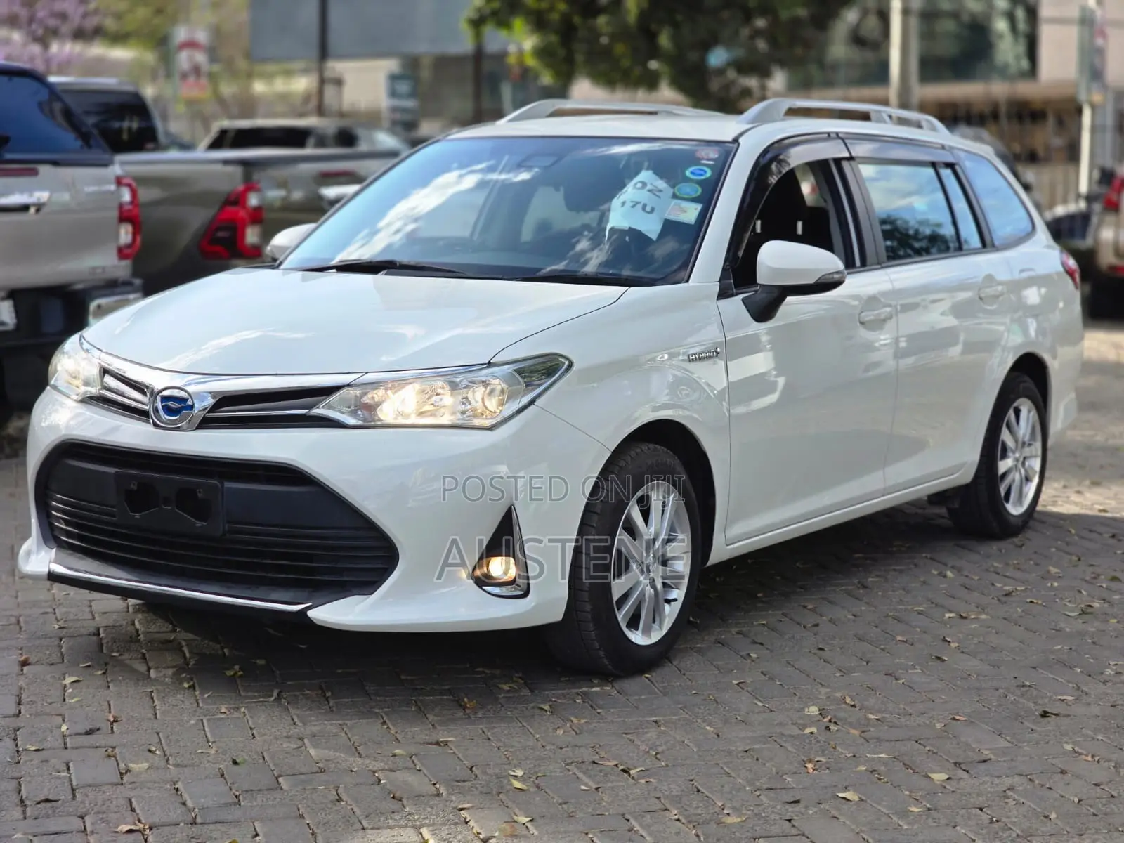 Toyota Corolla Fielder 1.5 Hybrid FWD 2019 White
