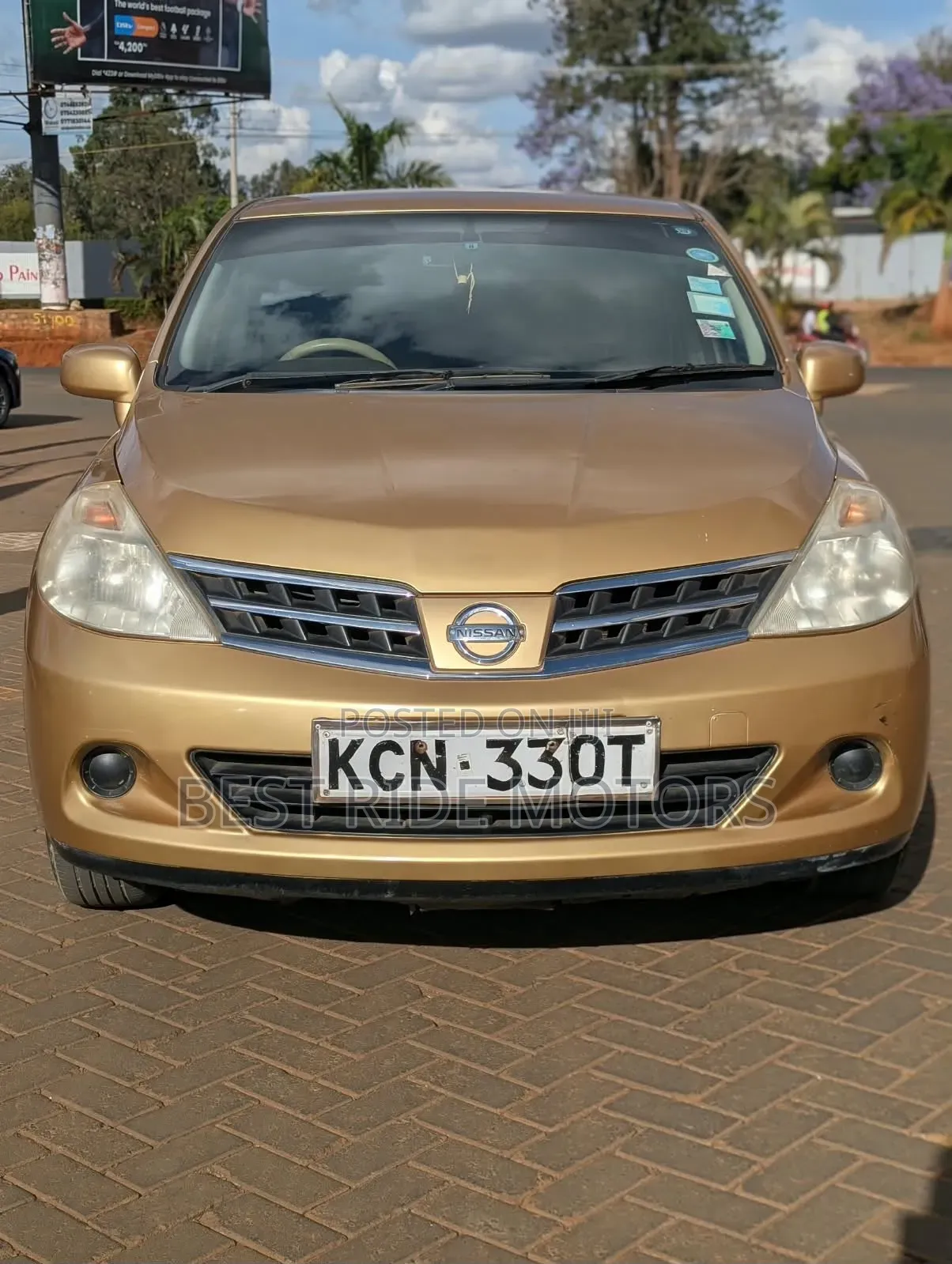 Nissan Tiida 2010 Gold