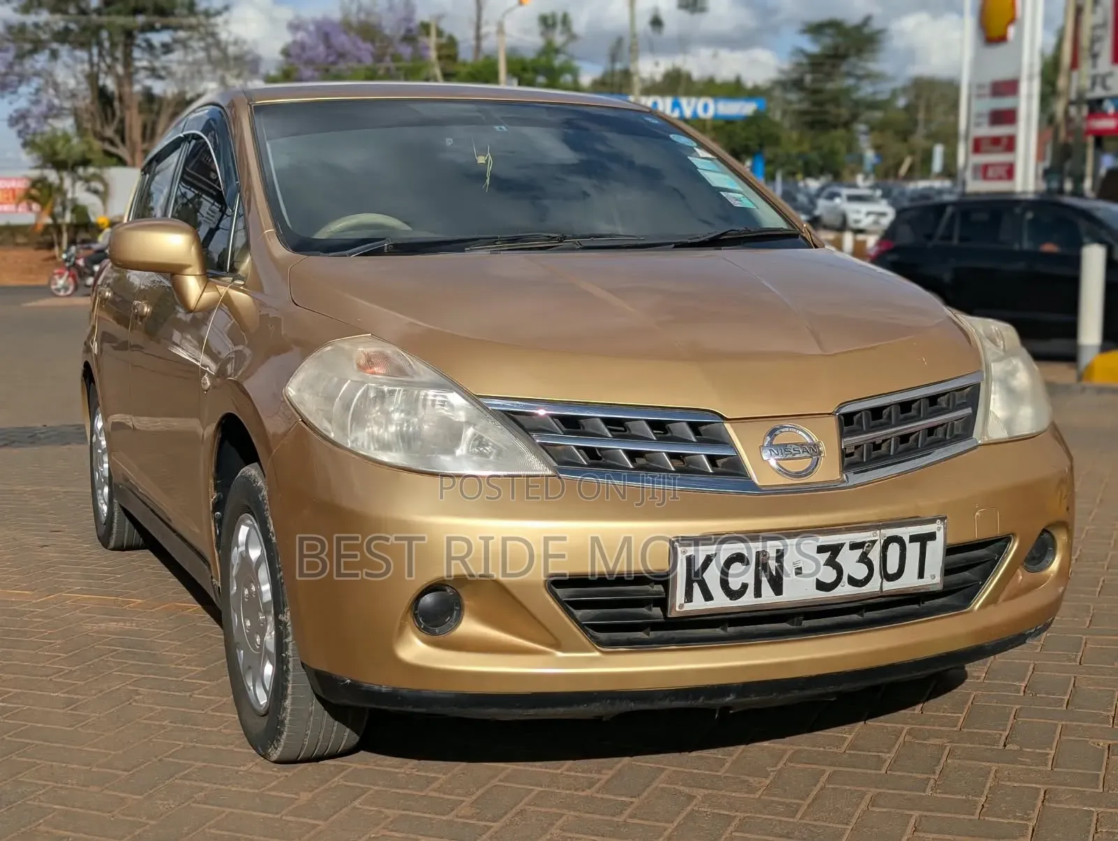 Nissan Tiida 2010 Gold