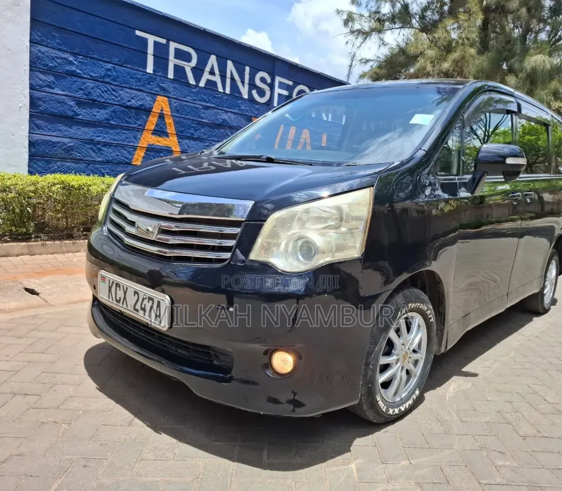 Toyota Noah 2012 Black