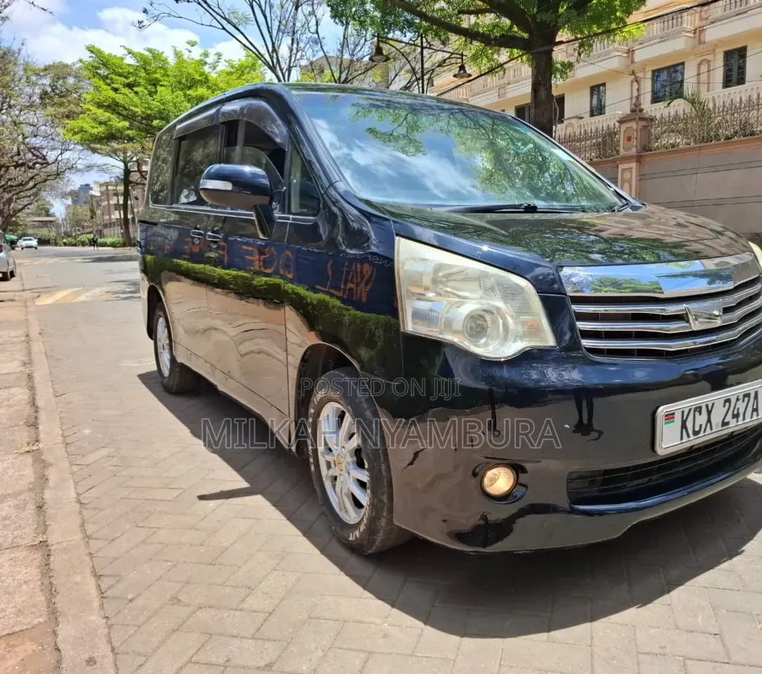 Toyota Noah 2012 Black