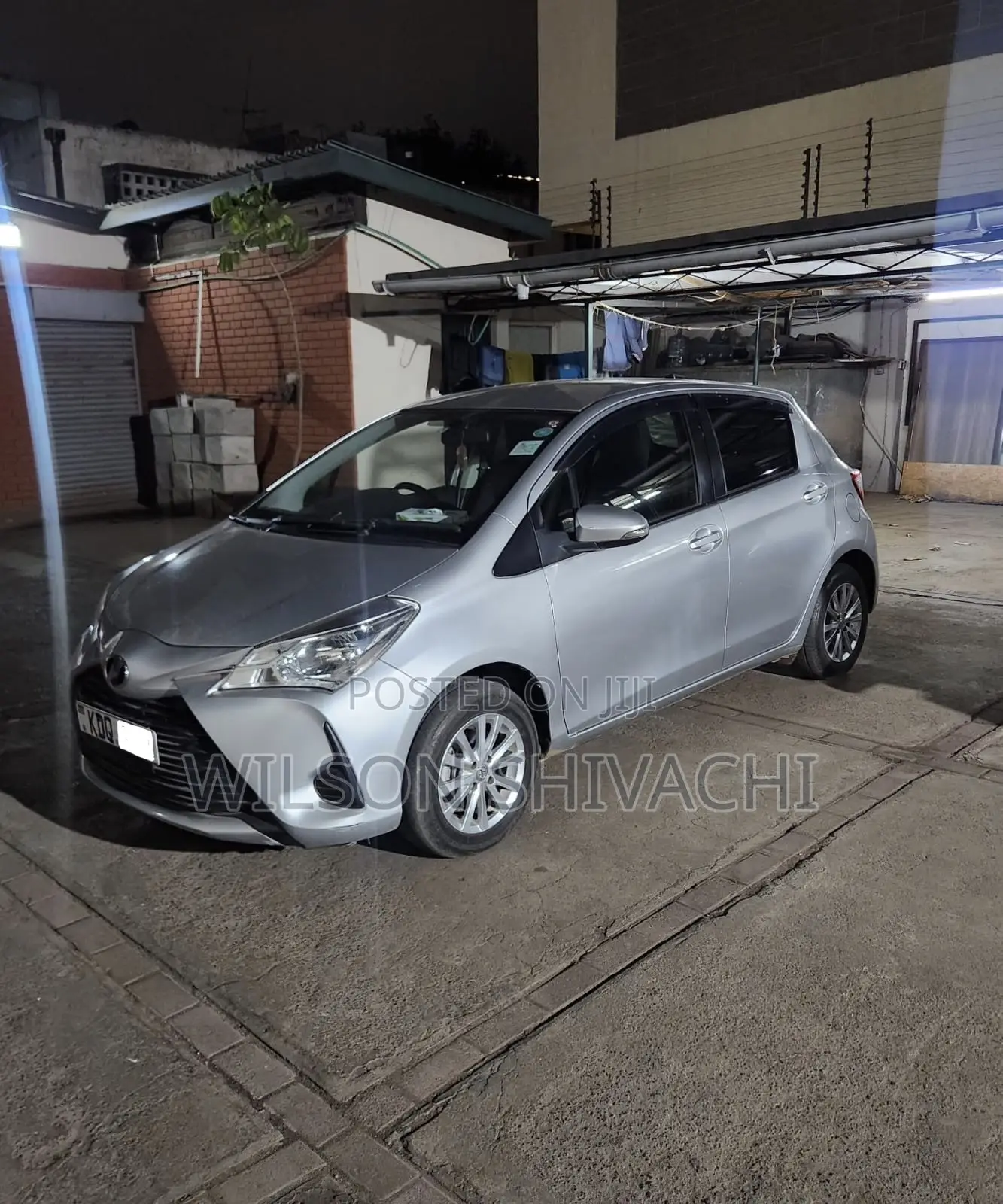 Toyota Vitz 2017 Silver
