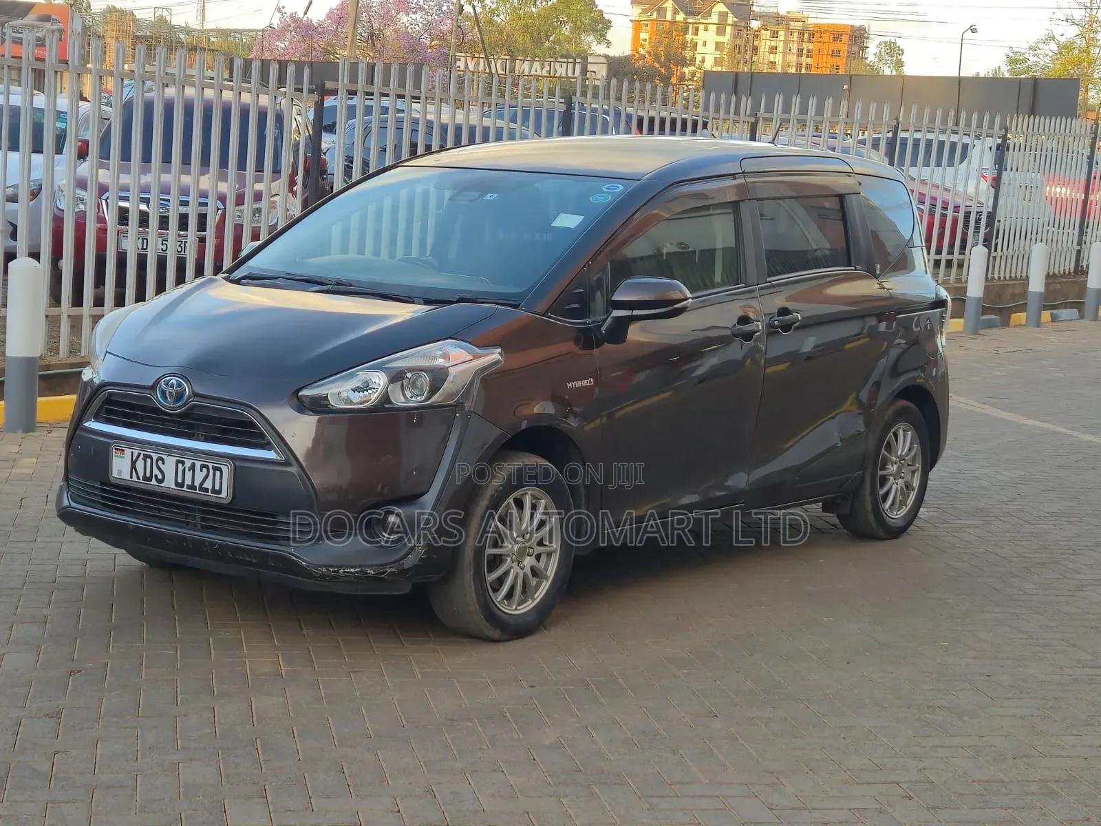 Toyota Sienta 1.5 Hybrid FWD (6-seater) 2017 Brown