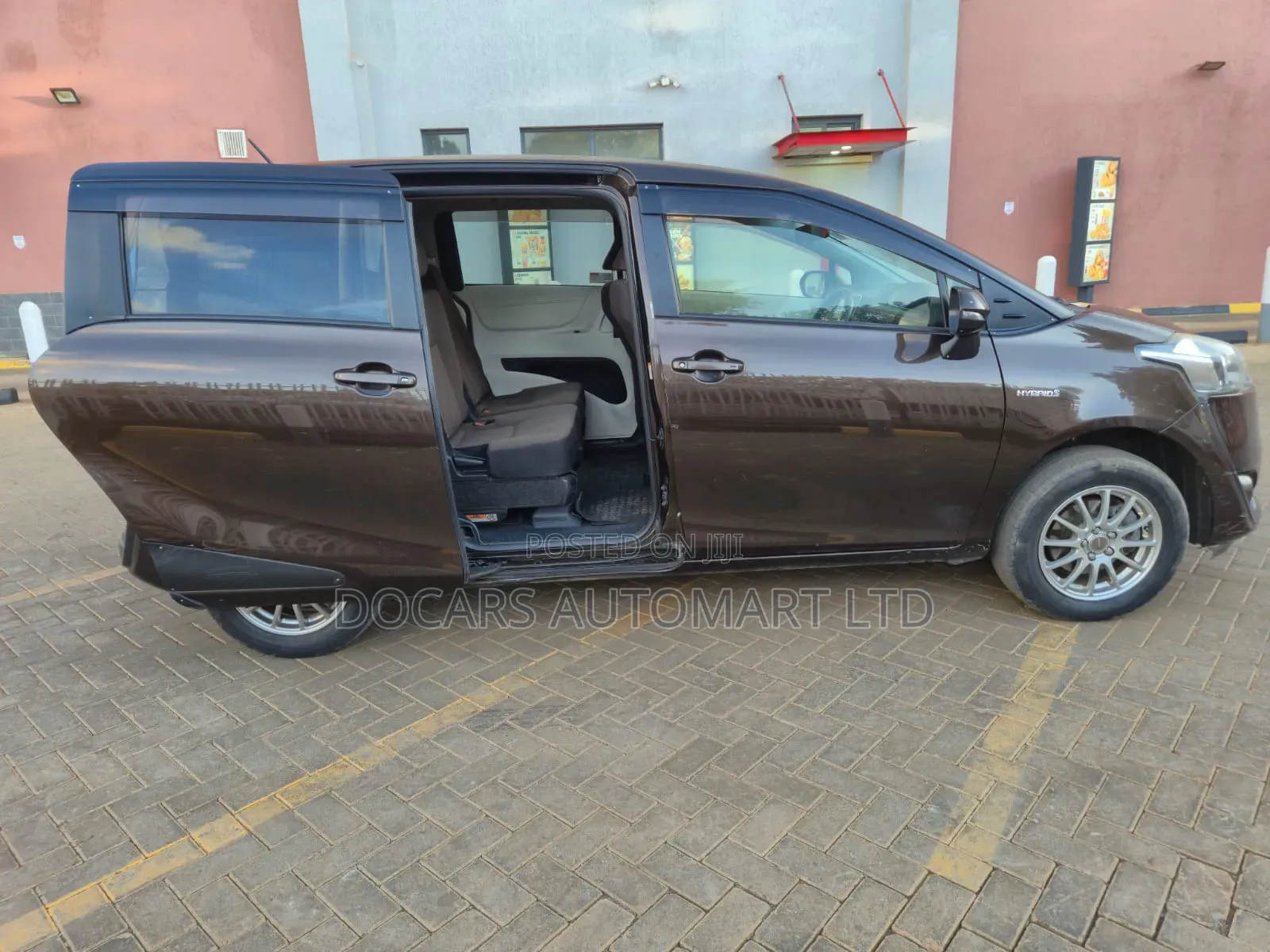 Toyota Sienta 1.5 Hybrid FWD (6-seater) 2017 Brown