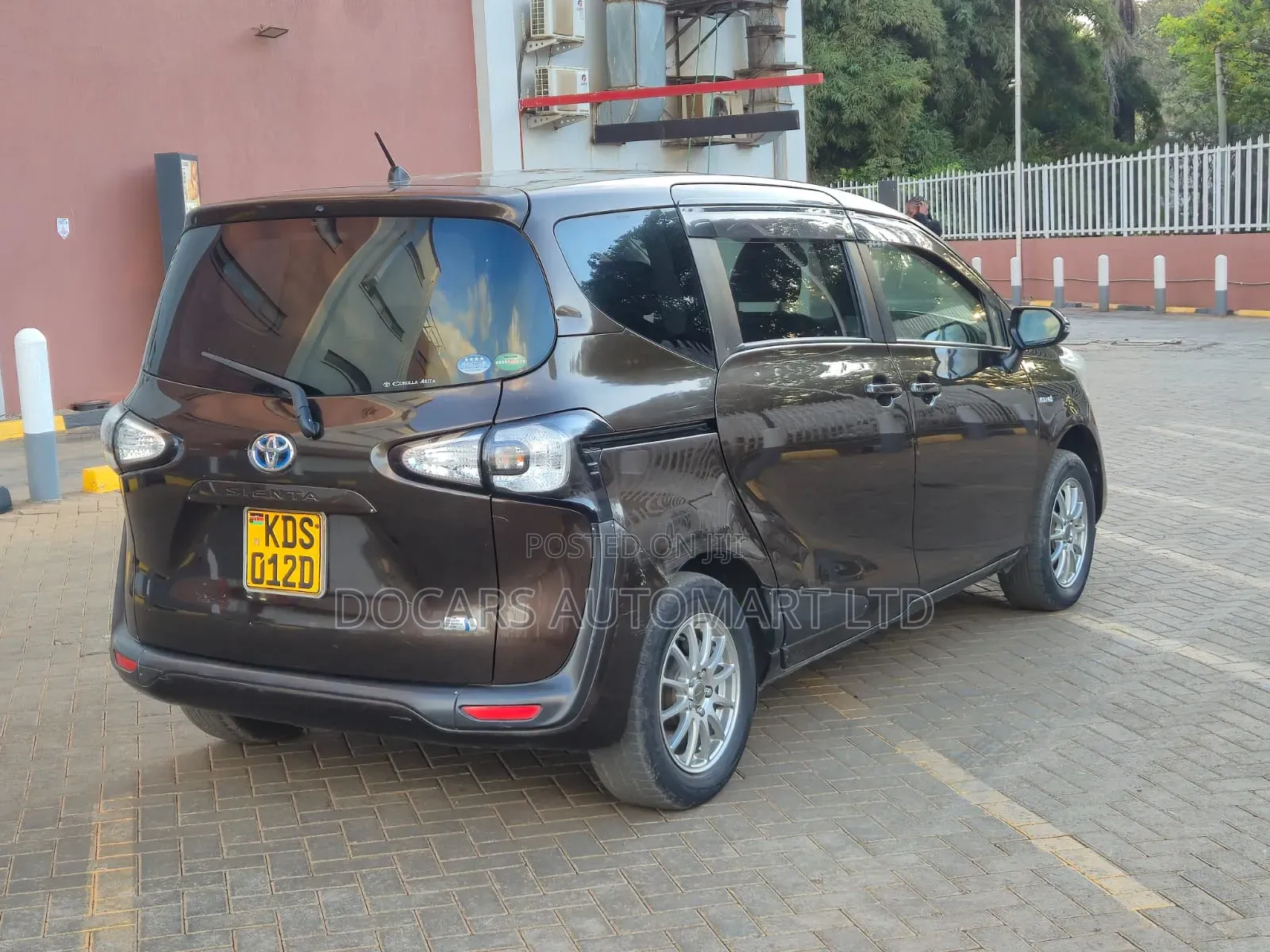 Toyota Sienta 1.5 Hybrid FWD (6-seater) 2017 Brown