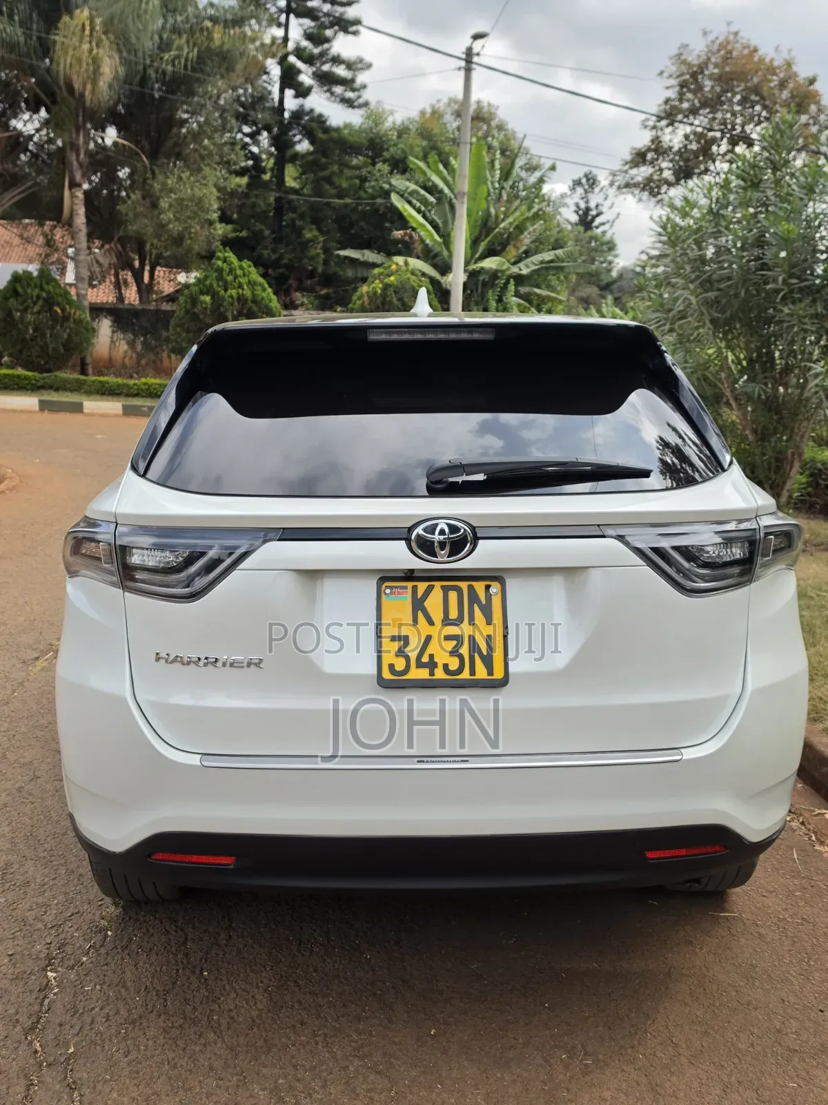 Toyota Harrier 2.0 2016 White