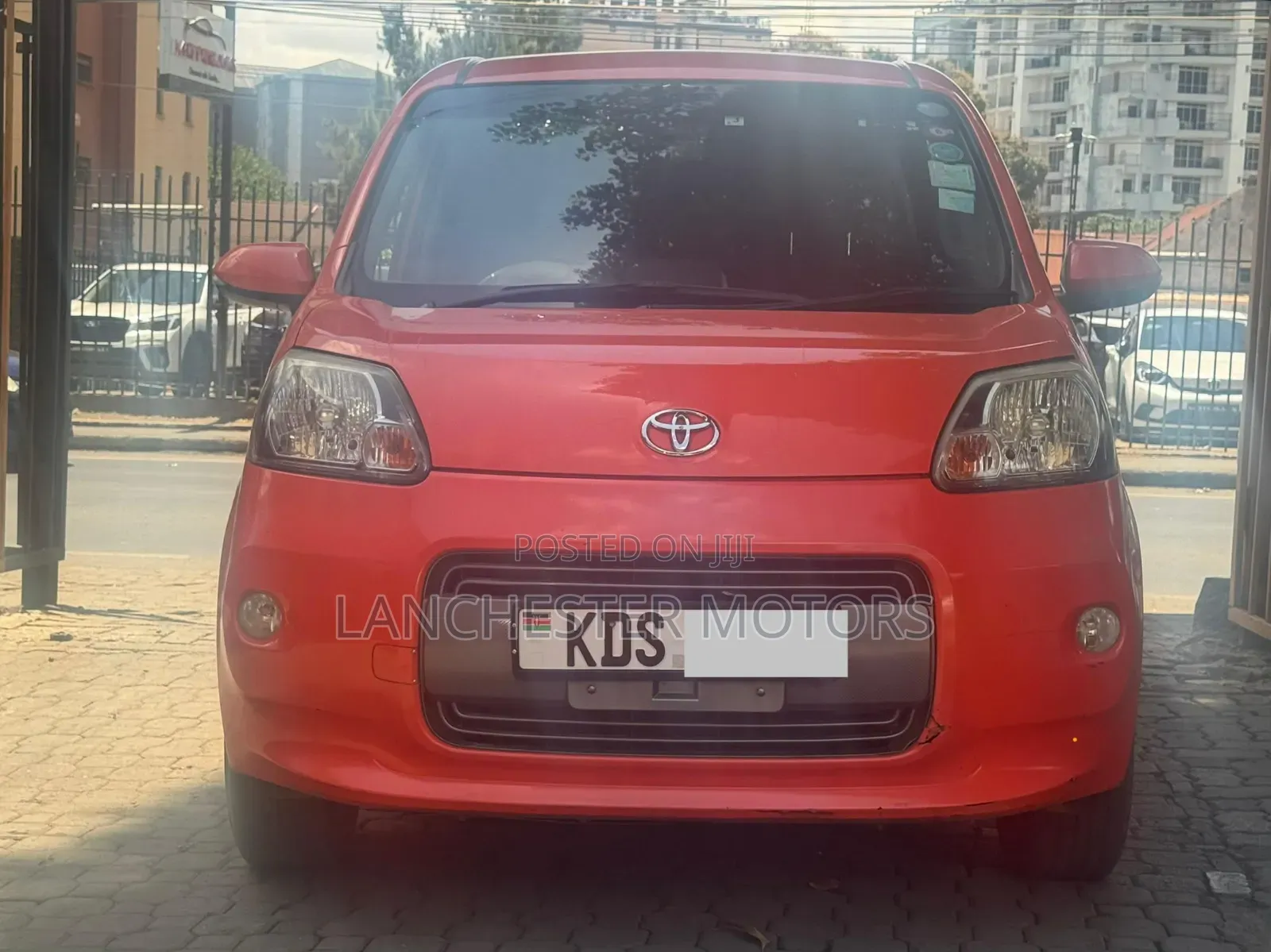 Toyota Porte 2017 Orange