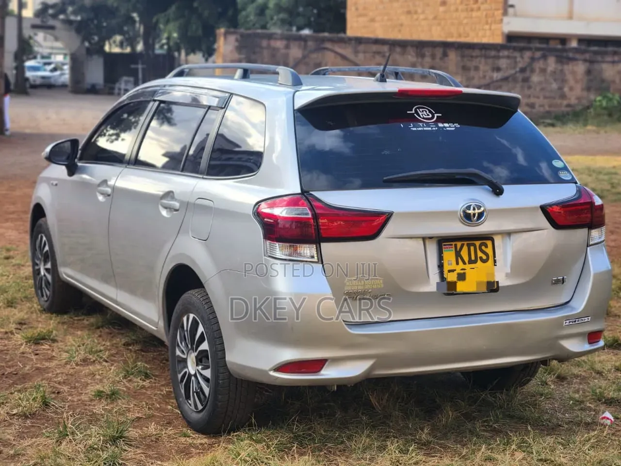 Toyota Corolla Fielder 2018 Silver