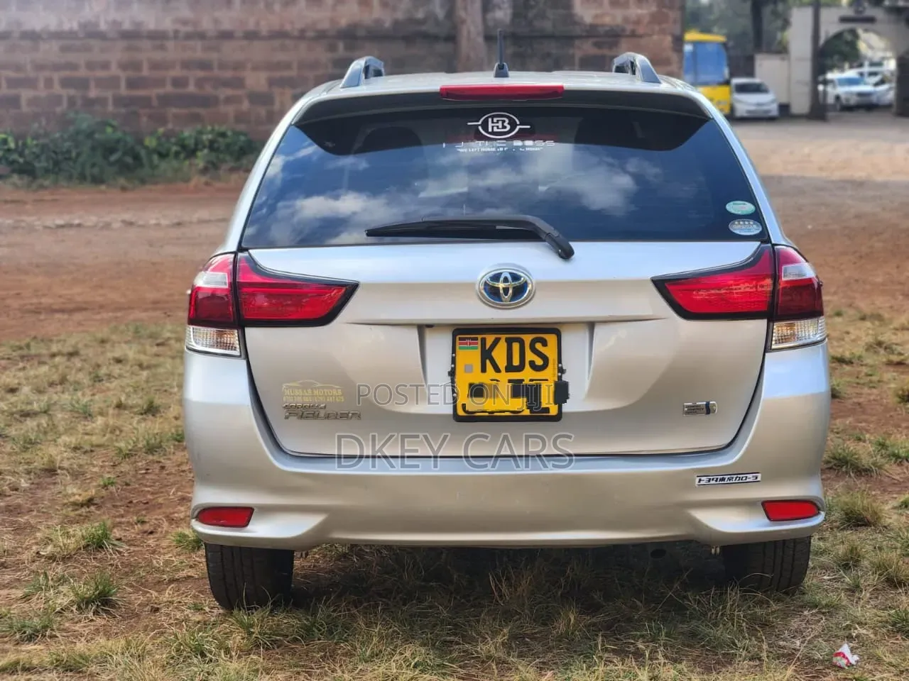 Toyota Corolla Fielder 2018 Silver