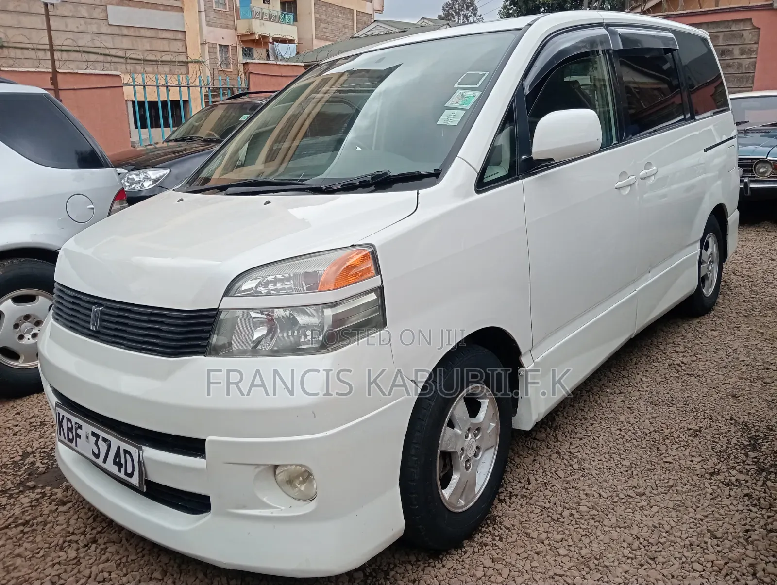 Toyota Voxy X 2WD 8-Seater 2001 White