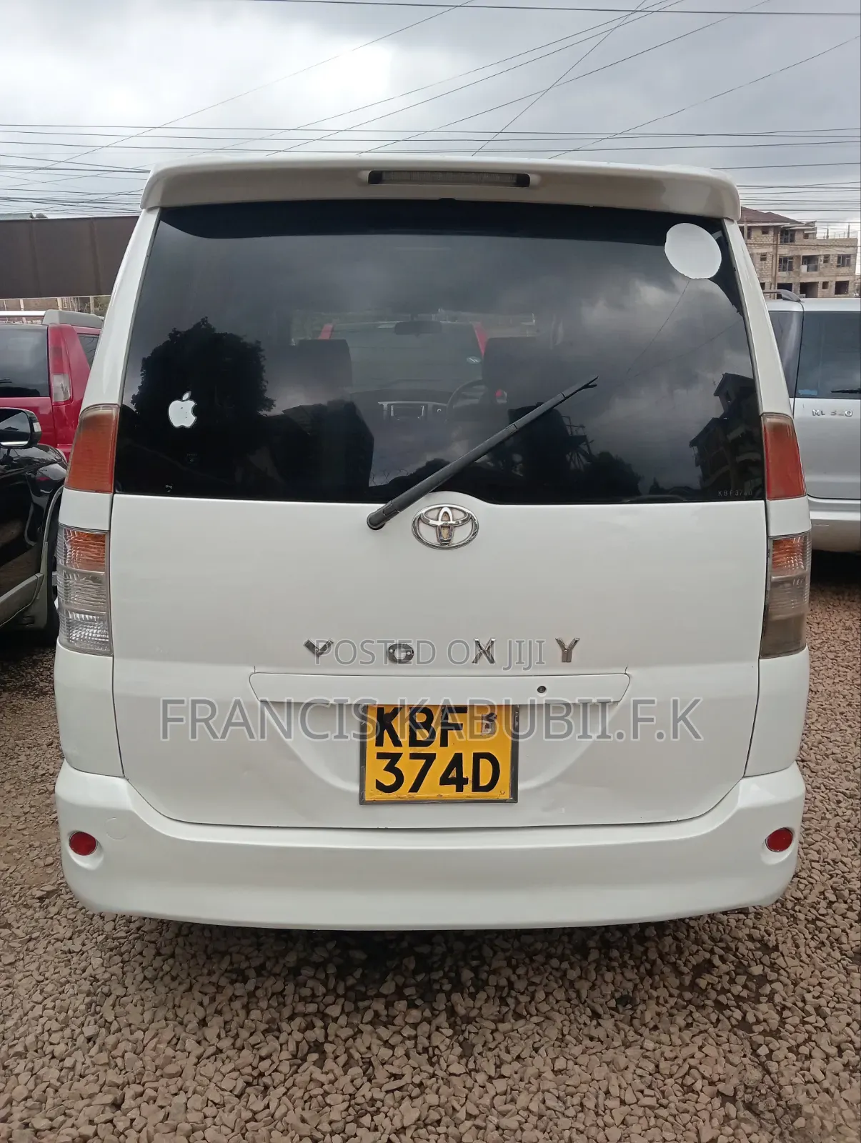 Toyota Voxy X 2WD 8-Seater 2001 White