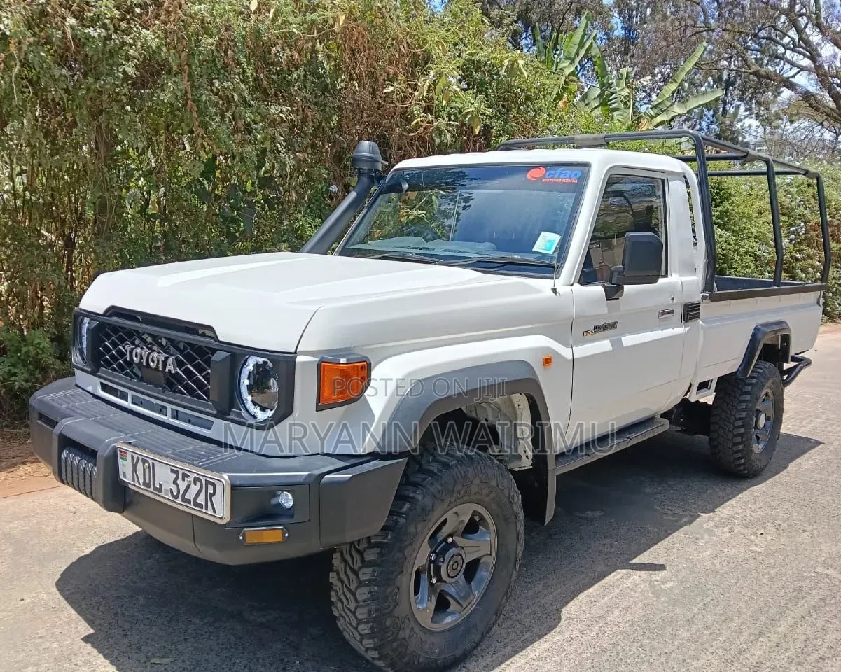 Toyota Land Cruiser 79 Series 2022 White