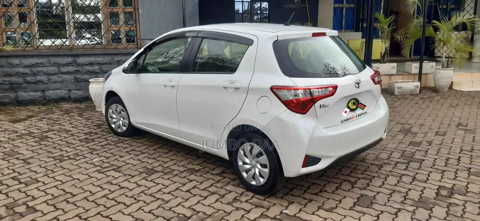 Toyota Vitz 1.0 FWD 5dr 2019 White
