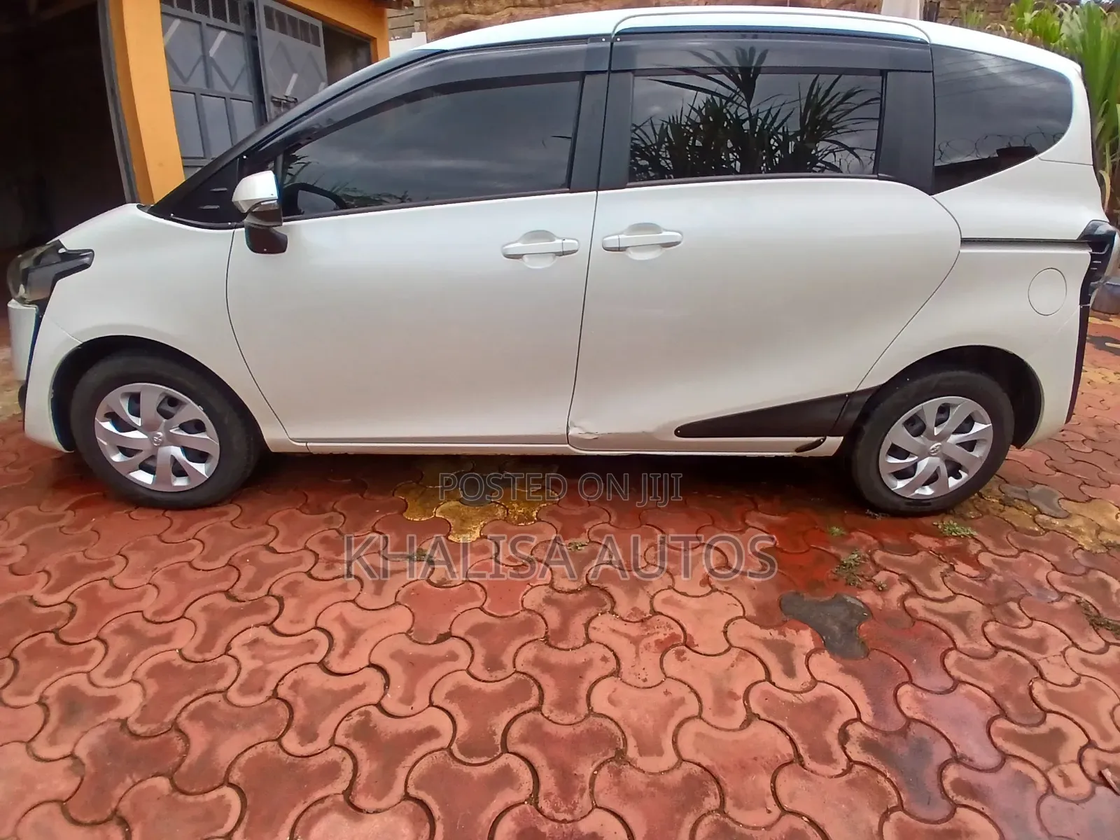 Toyota Sienta 2017 White