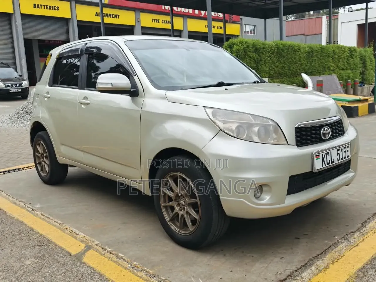 Toyota Rush 1.5 RWD 2010 Gold